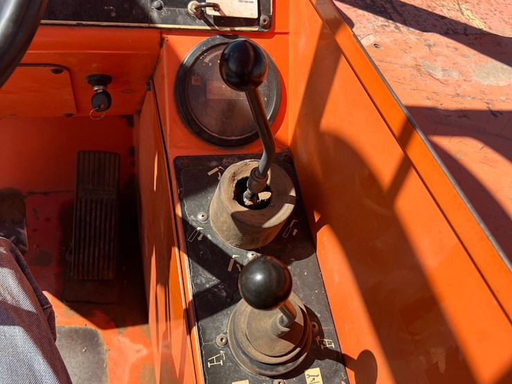 2013-sky-trak-8042-image-3