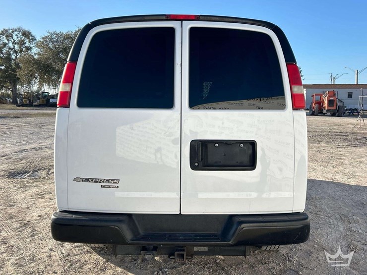 2015-chevrolet-express-2500-image-28