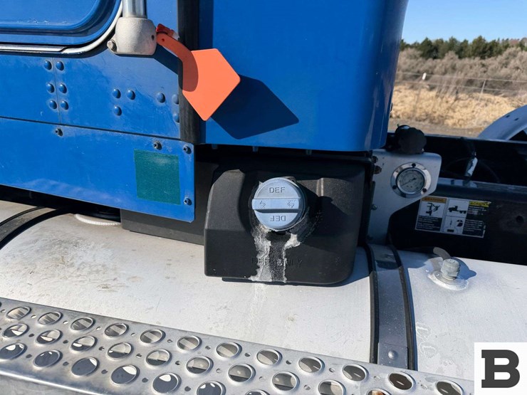 2015-kenworth-t800-image-12