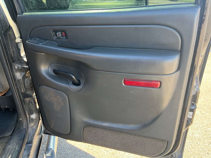 2004-gmc-2500-image-17