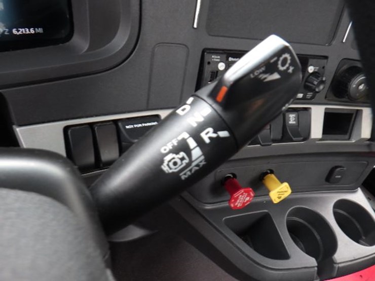 2024-kenworth-t680-image-19