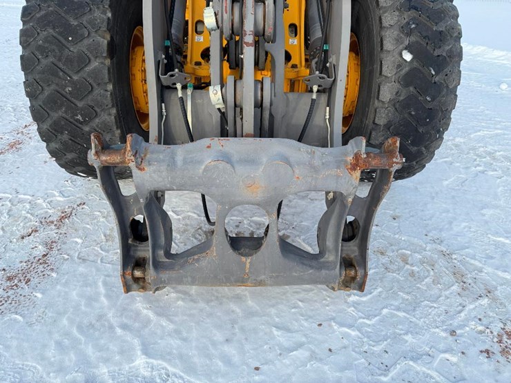 2015-volvo-l90g-image-32