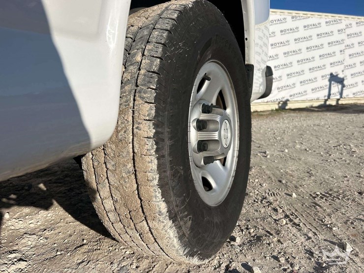 2015-chevrolet-express-2500-image-25