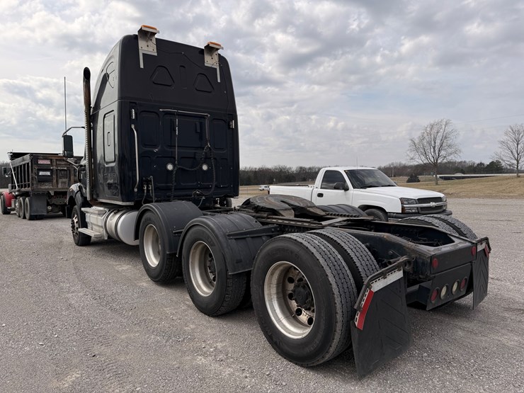 2022-western-star-49x-image-4