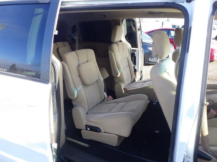 2015-dodge-grand-caravan-image-8