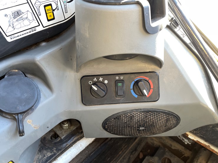 2022-bobcat-t450-image-46