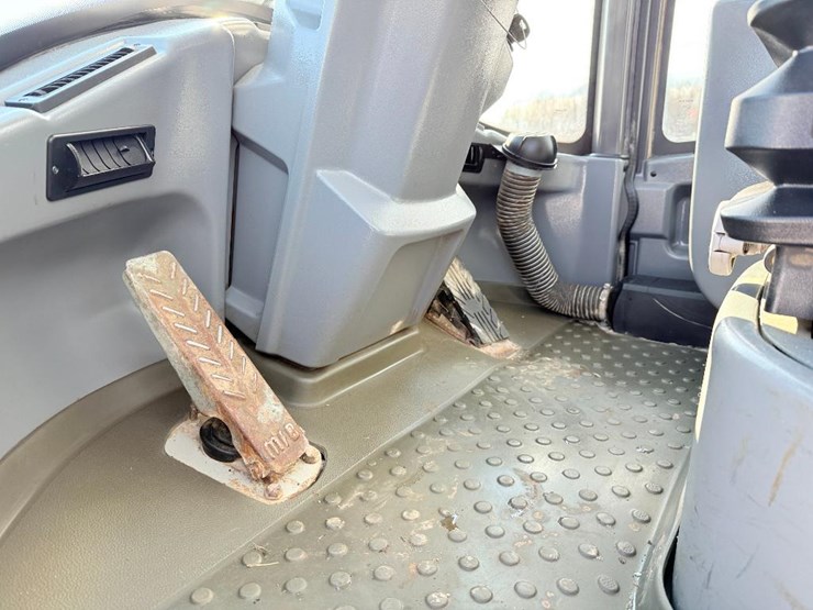 2016-volvo-l35g-image-45