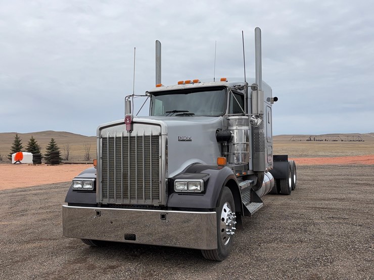 2004-kenworth-w900l-image-2