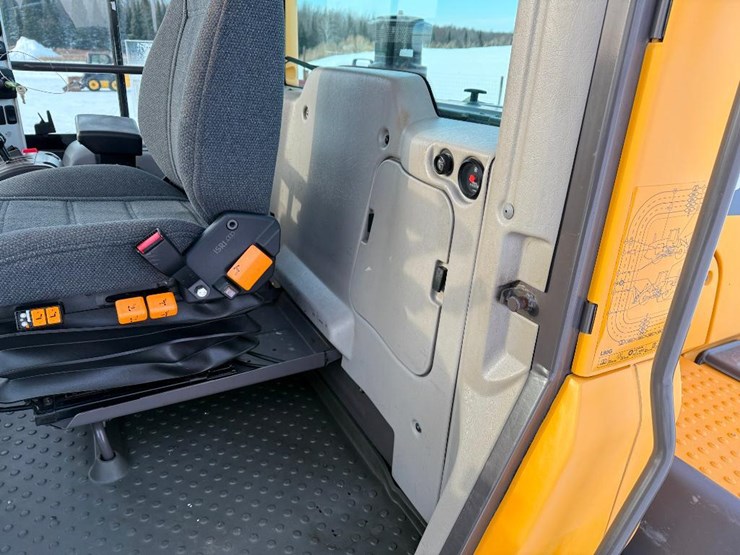 2015-volvo-l90g-image-62