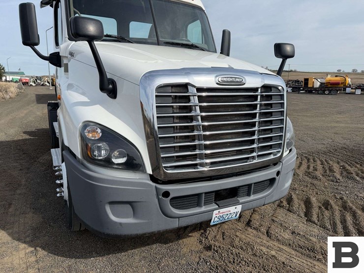 2017-freightliner-cascadia-125-image-7