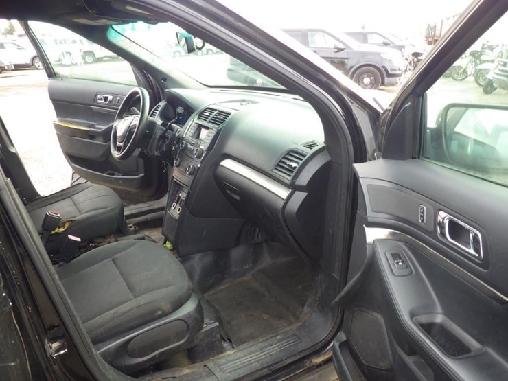 2016-ford-explorer-image-6