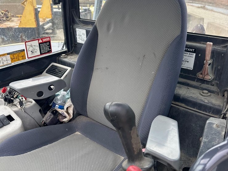 2014-deere-60g-image-18