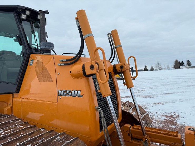 2011-case-1650l-xlt-image-40