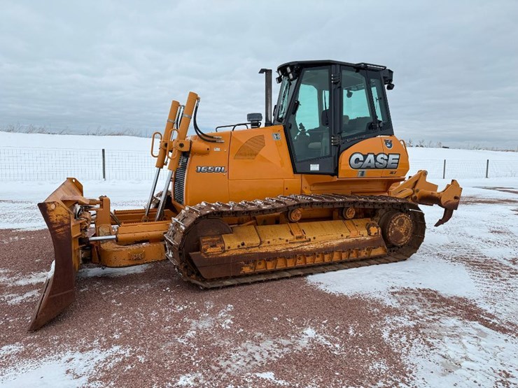 2011-case-1650l-xlt-image-1