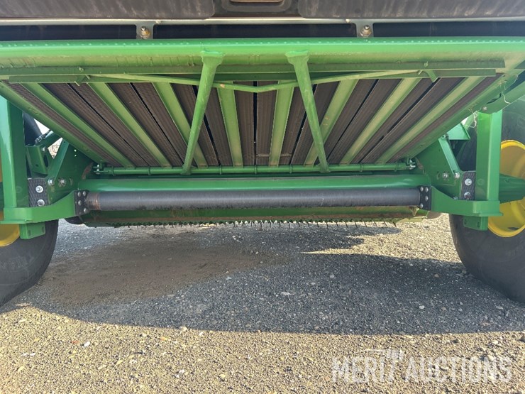 john-deere-561m-image-42