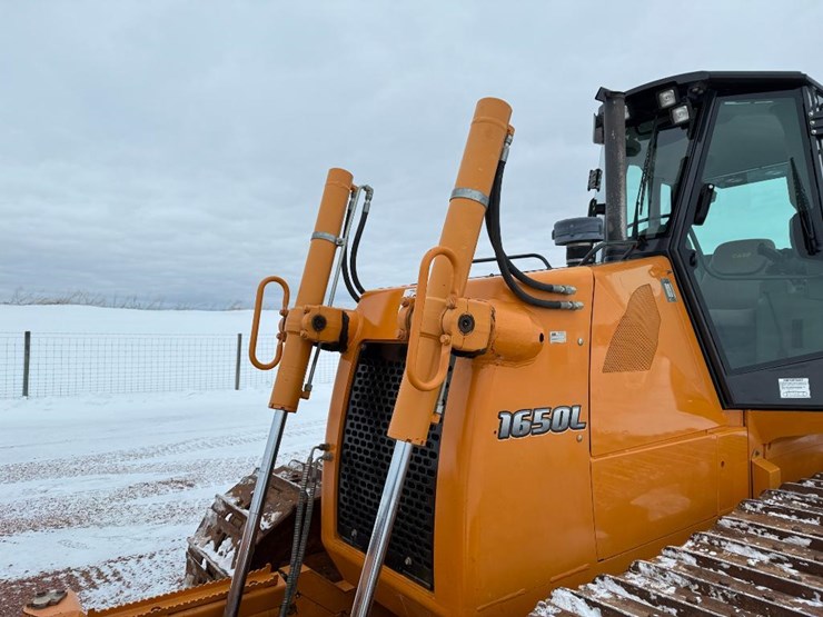 2011-case-1650l-xlt-image-46