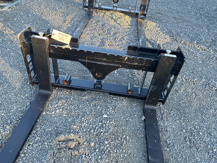 #115447-•-60"-skidsteer-mt-pallet-forks-image-3