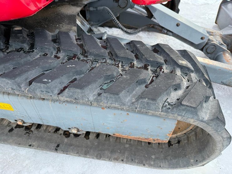 takeuchi-tb240-image-24