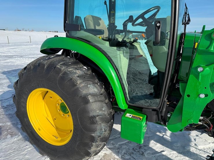 john-deere-4052r-image-16
