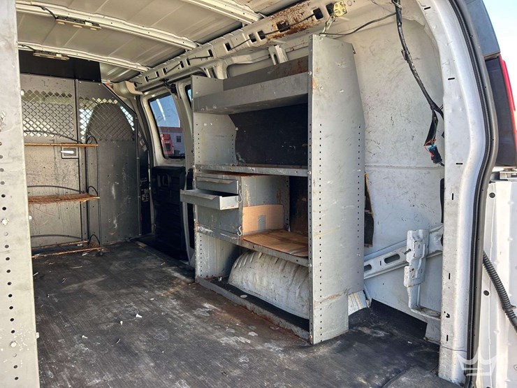 2015-chevrolet-express-2500-image-23