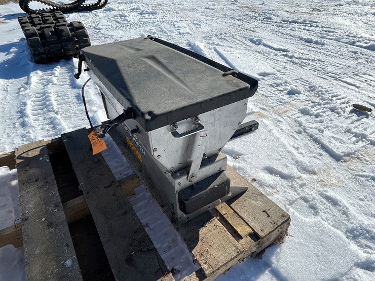 #4948-•-boss-exact-path-drop-salt-spreader-image-3