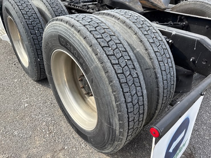 #30939-•-2012-volvo-vnl-tandem-axle-truck-tractor-image-20