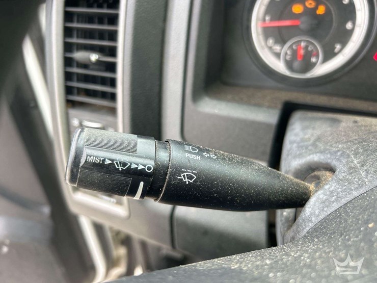 2015-dodge-1500-image-14