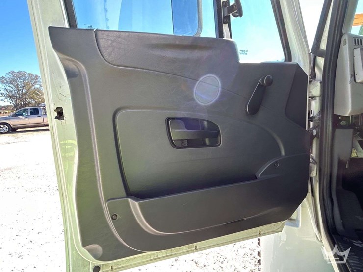 2018-international-durastar-4300-image-11