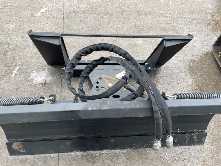 #4905-•-vrskine-mini-skid-steer-mount-48"-hydraulic-snow-plow-image-4
