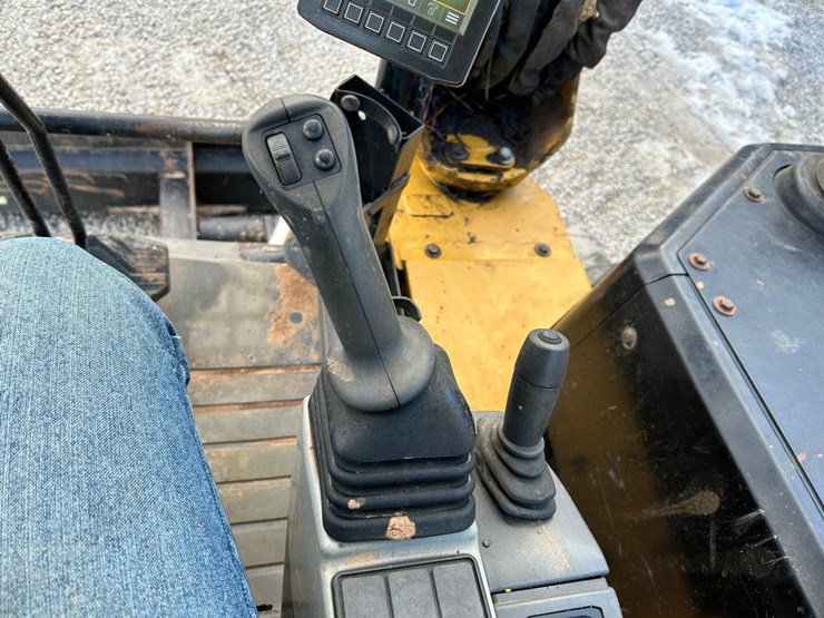 2021-caterpillar-306-cr-image-23