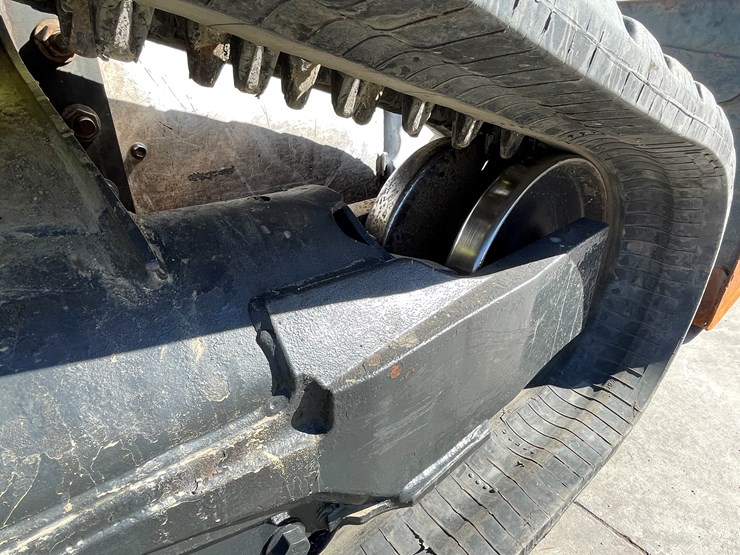 2022-bobcat-t76-image-35