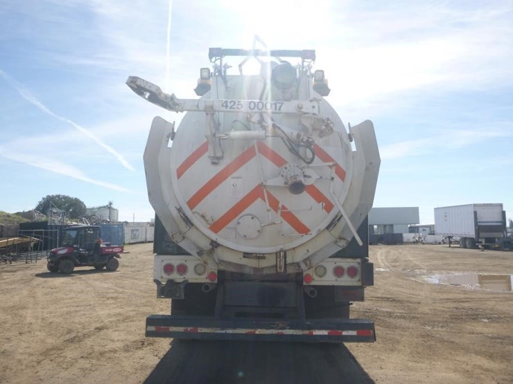 2013-international-7600-image-6