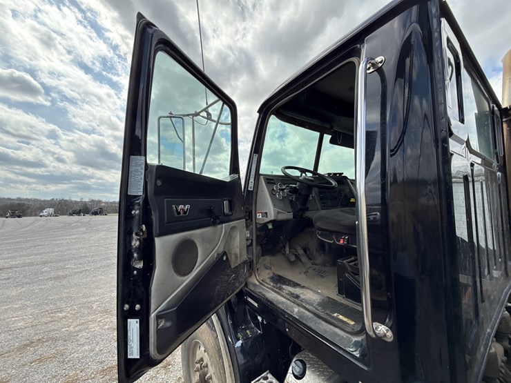 2018-western-star-4700sb-image-25