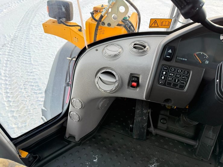 2015-volvo-l90g-image-66