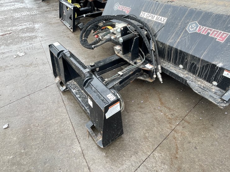 #4909-•-virnig-skid-steer-mount-72"-hydraulic-angle-broom-image-8