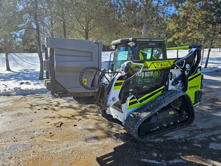 #169-•-boss-quick-cube-skid-steer-mount-salt-spreader-(1)-attachment-&-(1)-cube-image-17