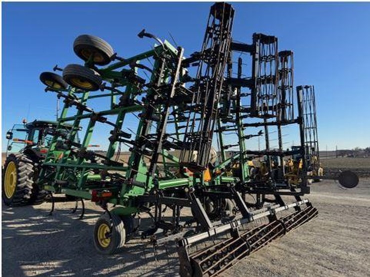 john-deere-2210-image-3