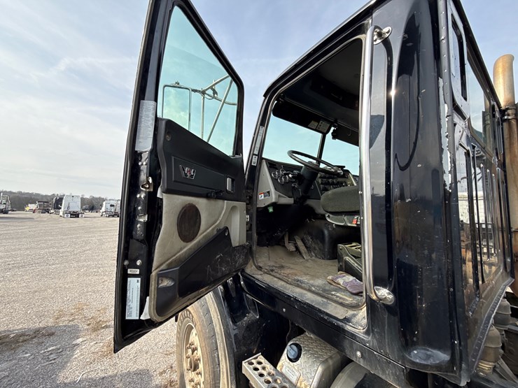 2018-western-star-4700sb-image-26