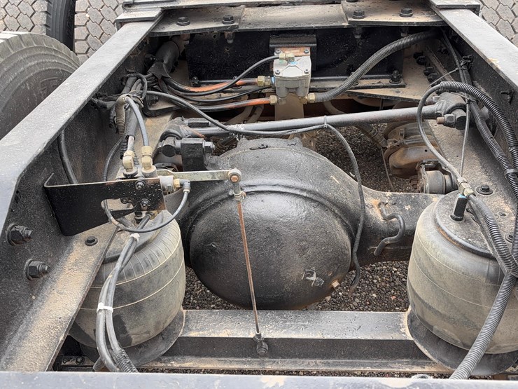 2004-kenworth-w900l-image-12