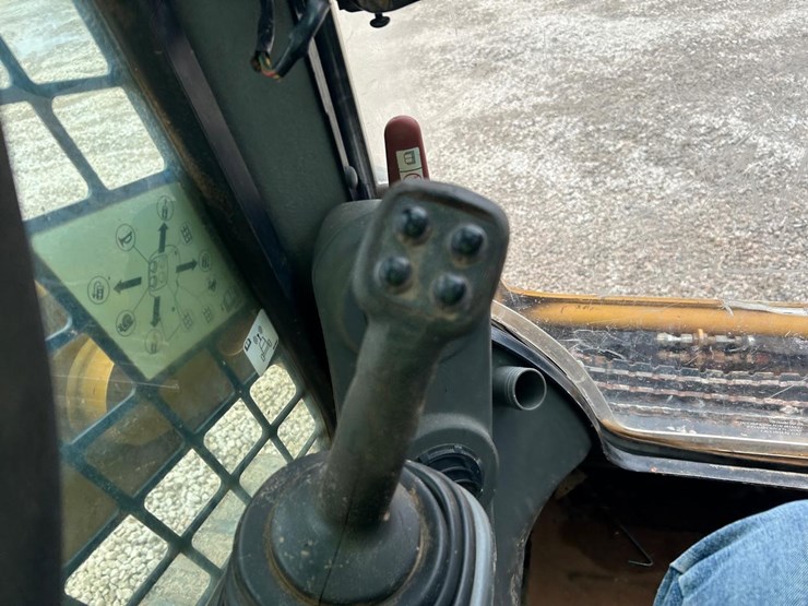 2017-caterpillar-259d-image-24