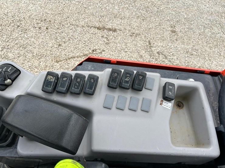 2021-kubota-r540-image-19