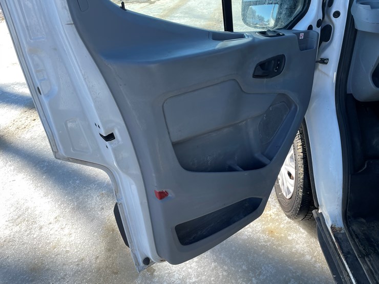 2019-ford-transit-image-33