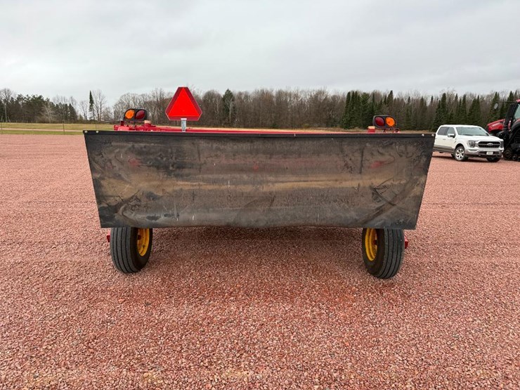 new-holland-210-image-4