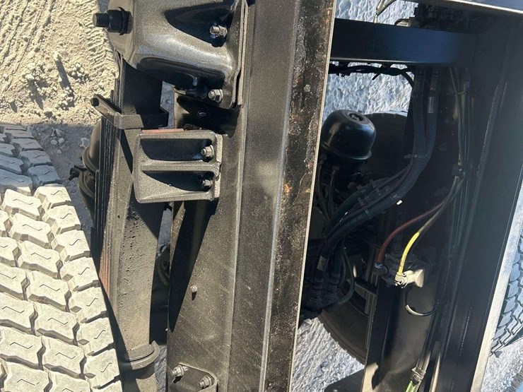 2018-isuzu-ftr-image-16