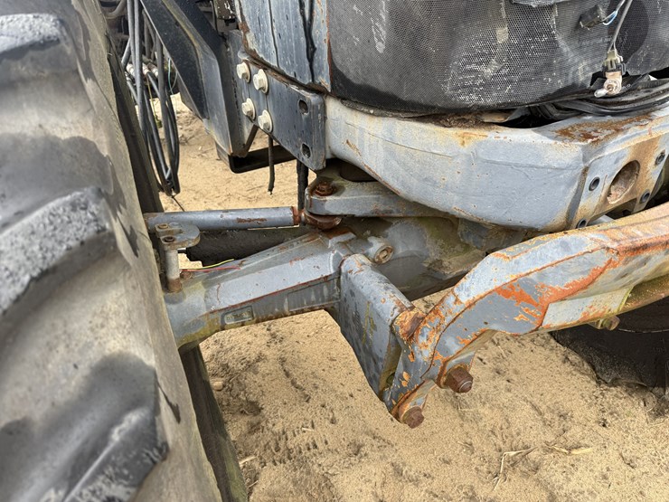 new-holland-tm135-image-14