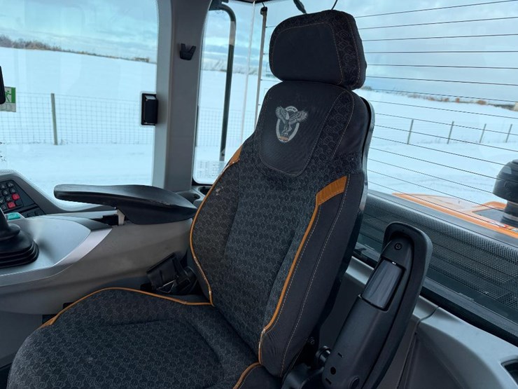 2023-case-621g-xr-image-63