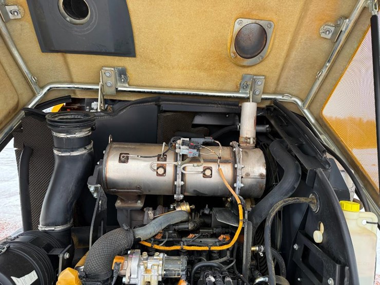 2019-deere-244l-image-34