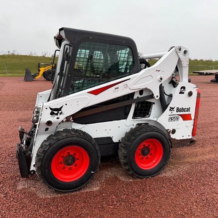 BOBCAT S590