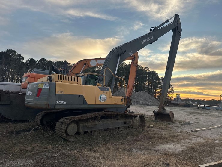 2014-volvo-ec250d-lr-image-2