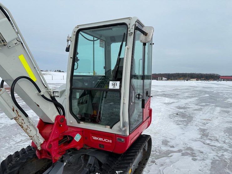 takeuchi-tb240-image-13